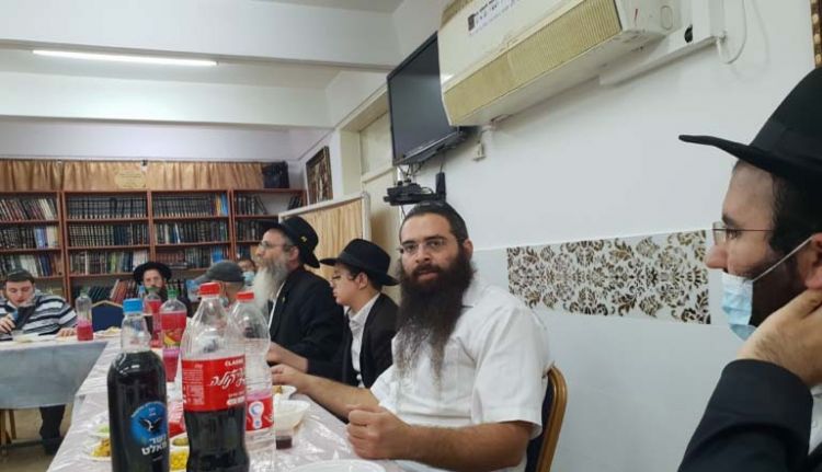 מאות אנ"ש בהתוועדות ג' תמוז המרכזית בקרית גת 