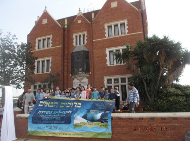 "התהילים בשדרה" ב770 כפר חב"ד