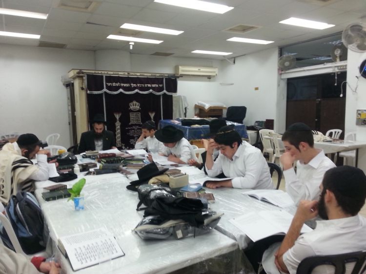 ישיבת בין הזמנים בית חב"ד בת ים