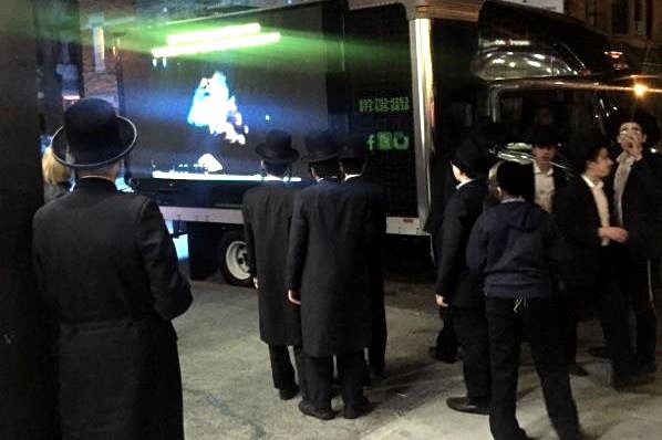 טנק סרטי משיח ברחובות בורו פארק