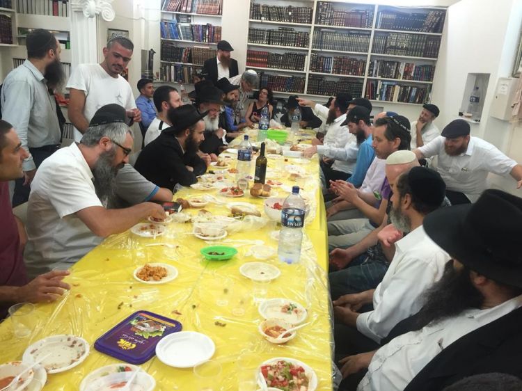 יב תמוז במודעות ליובאוויטש ר"ג