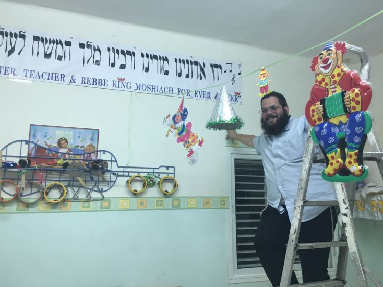 השלטים החדשים של ממש כמו ב-770