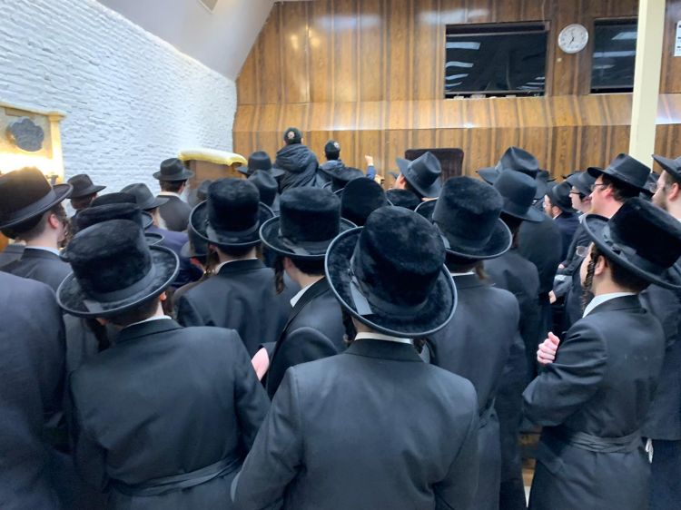 ומלכותו ברצון קיבלו עליהם
