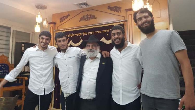 קהילת חב"ד כפר סבא בהתוועדות יום הולדת לשליח