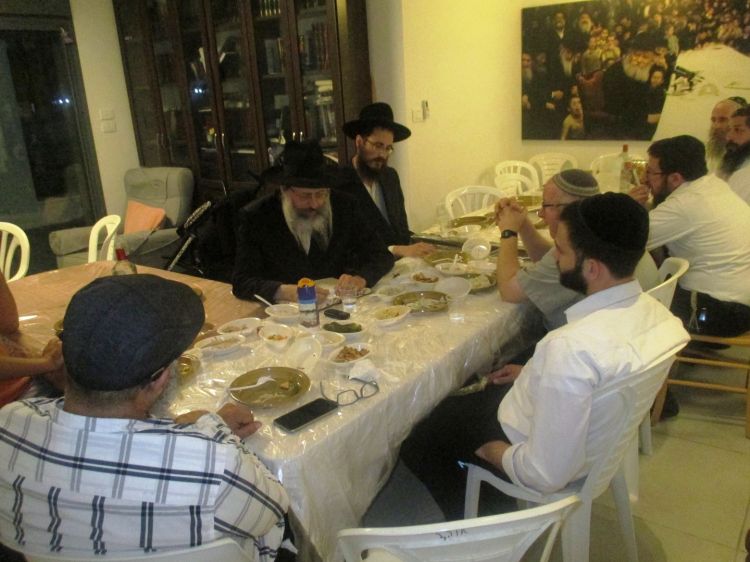קבלת המלכות בעיר חריש