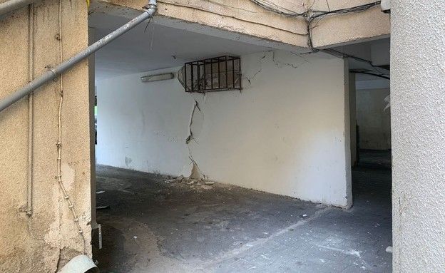 בנינים קורסים, היהודים ניצלים, והגאולה קרובה