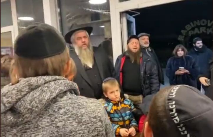 מצדיעים לשלוחי המלך: אנשי ציבור כותבים על חב"ד