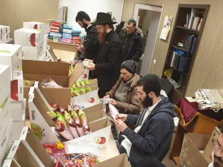 כשהעיתונאית התרשמה מפעילות חב"ד לעזרת הפליטים