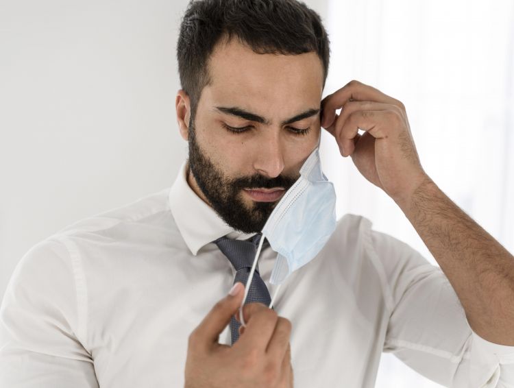 בוטלה חובת עטיית מסיכה בחללים סגורים