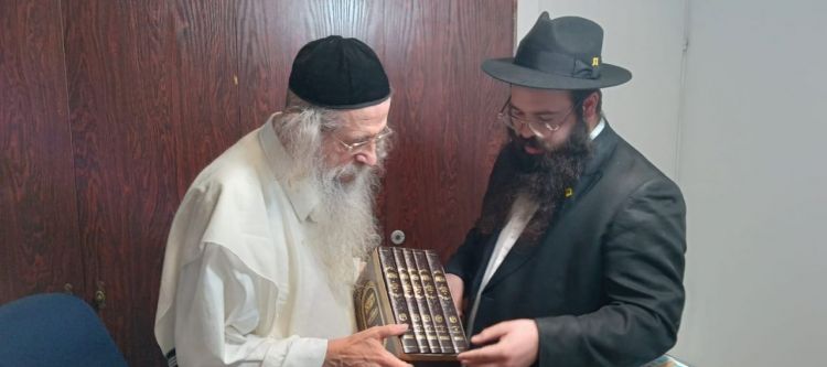  הרב וכטר בהתפעלות מסט התניא החדש