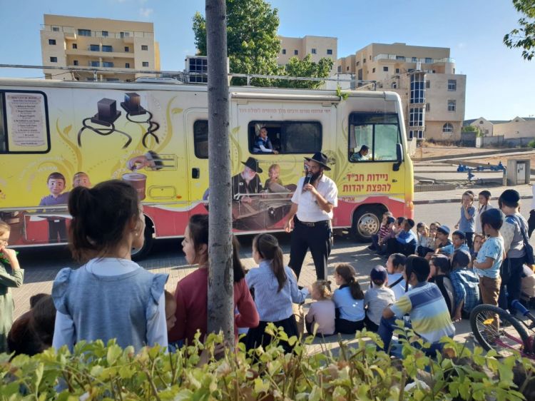ח"י אלול בקרית גת: כינוסי ילדים עם טנק המבצעים