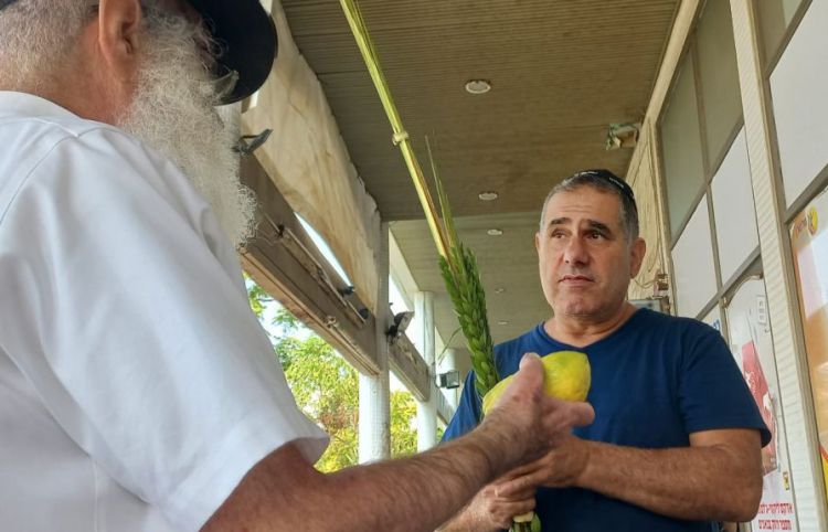 סוכות של גאולה בבת ים