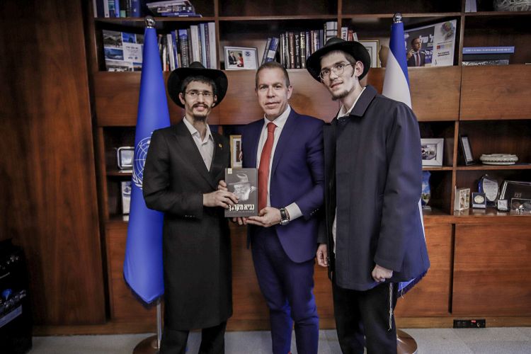 משלחת חסידי חב״ד ביקרו אצל השגריר גלעד ארדן באו״ם