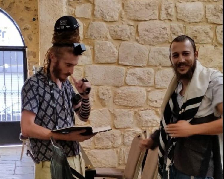 וראו כל עמי הארץ