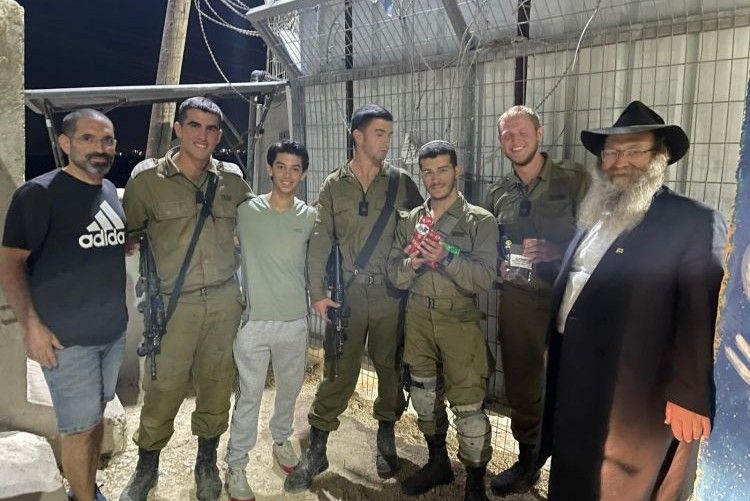 מערב בנימין: בית חב"ד במבצע חיזוק לחיילים