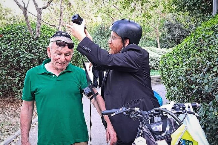 מבצע תפילין על האופניים