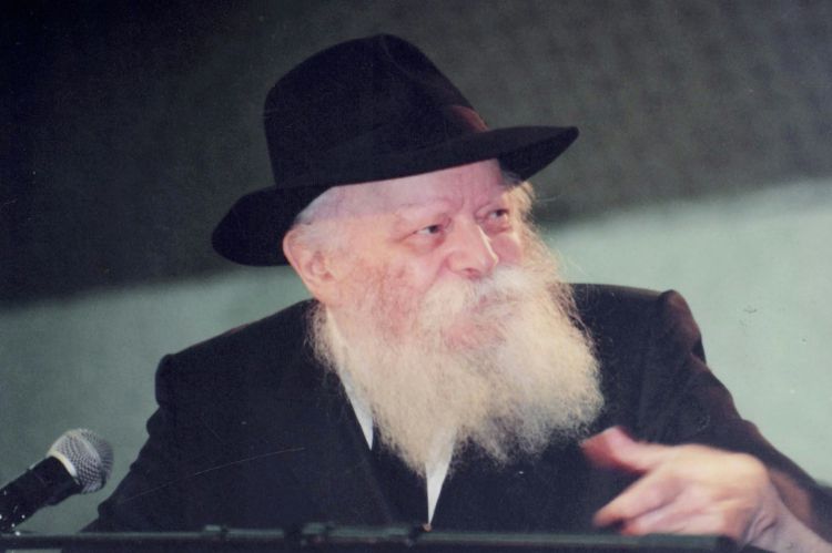 כשכ״ק אדמו״ר שליט״א נתן את הבקבוק עבור כינוס השלוחים אמר: ״להביא לימות המשיח״