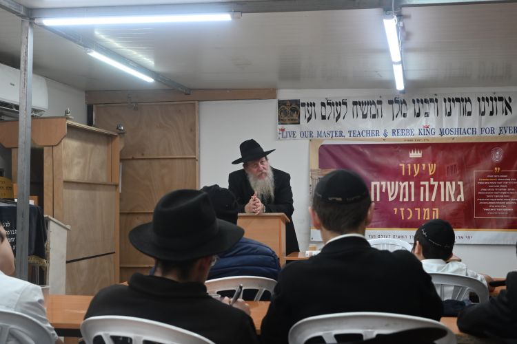 שיעור על דבר מלכות בישיבה בהוד השרון
