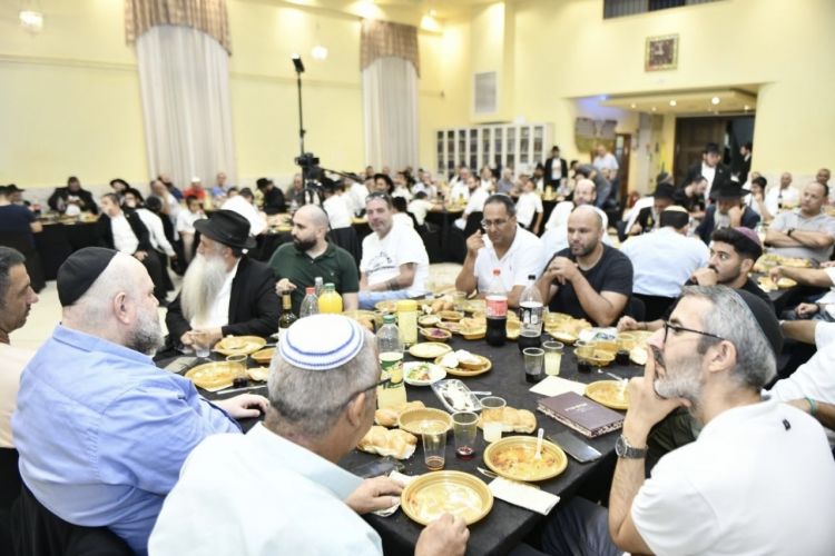 באר שבע: הכנסת ספר תורה והתוועדות י"ב תמוז המרכזית בהשתתפות מאות
