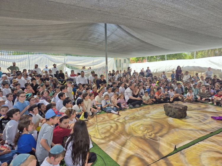 קרית גת: אלפי ילדים והורים ב"תהלוכה המרכזית"