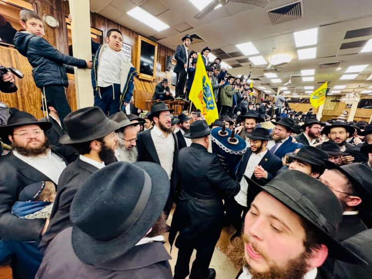 מתאחדים בספר התורה עם כלל ישראל