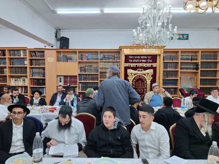 התוועדות י"ט כסלו מרכזית בשיכון ה': ברוב עם ושמחה