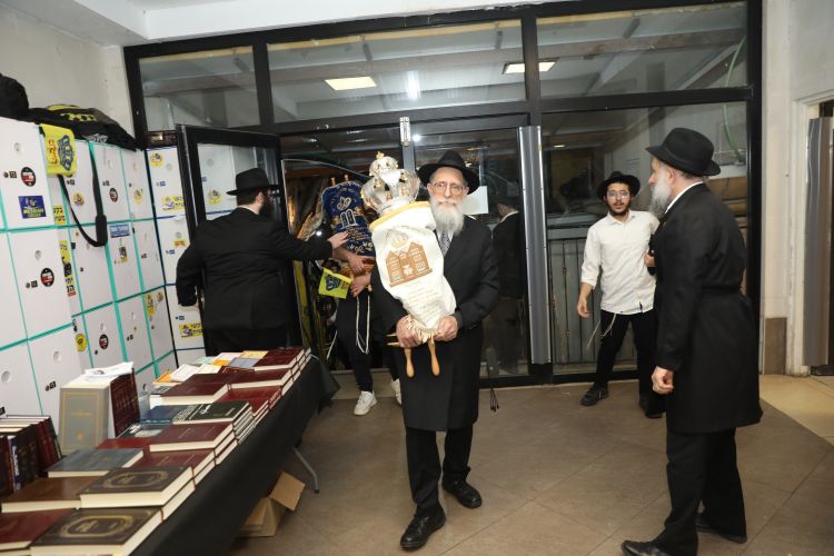 ראשל"צ שמחה עם התורה: סיקור מהמעמד החגיגי