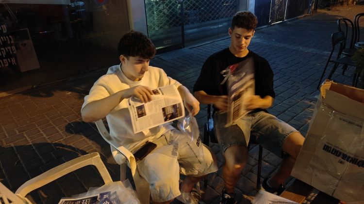 לקראת העצרת: חלוקת שיחות הגאולה בבתי ישראל