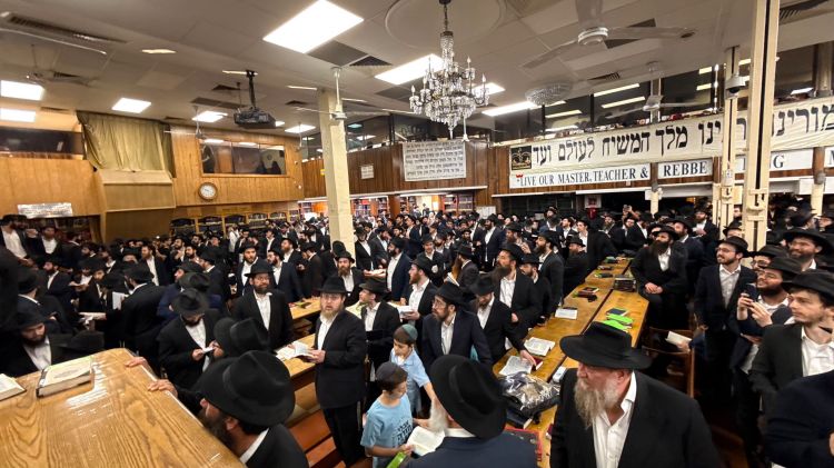 "סִלָּ֨ה כׇל־אַבִּירַ֤י ה' בְּקִרְבִּ֔י קָרָ֥א עָלַ֛י מוֹעֵ֖ד"