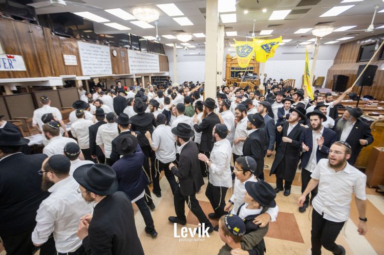 גלריית ענק: כך רקדו ב770 לכבוד ט"ו אלול