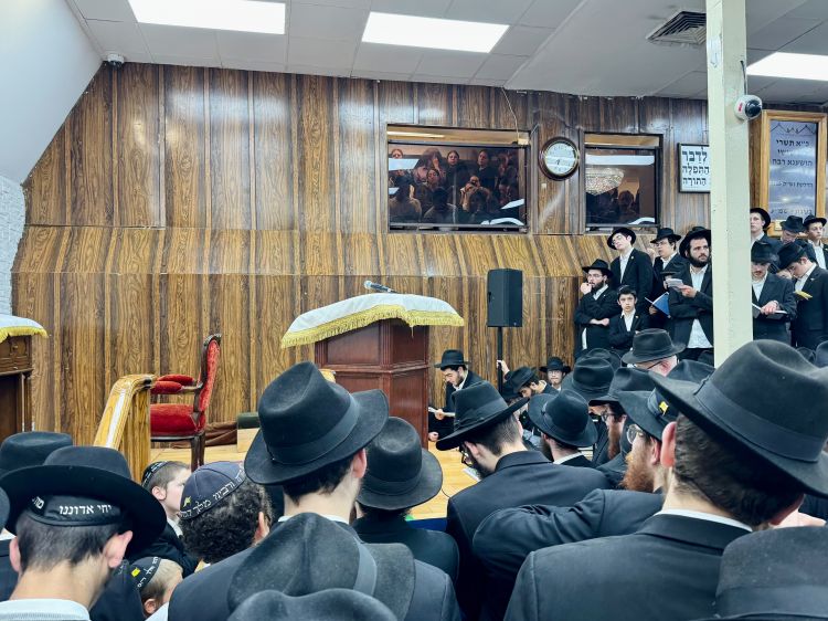 שיחת קודש בליל הושענא רבה וחלוקת שטרות לצדקה