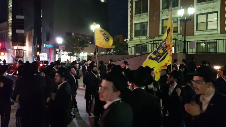 מעמד קידוש לבנה ב770 