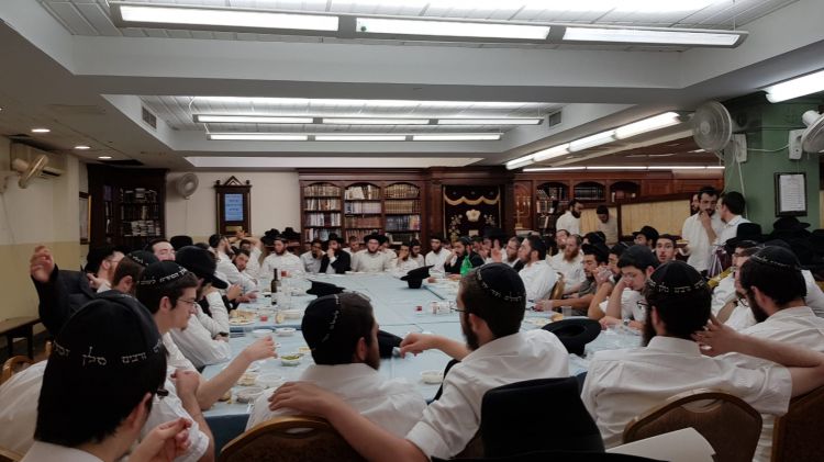 הרב נאמן הגיע ל770