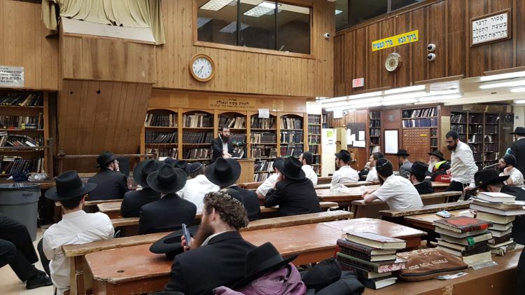 תמונת היום • שיעור בית הבחירה ב770
