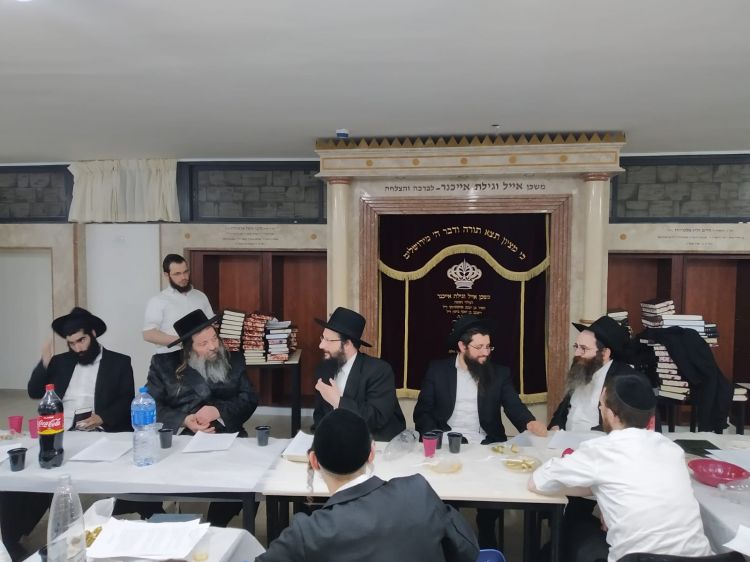 התוועדות בכפר לרגל כ' מנחם אב
