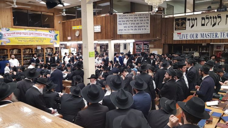 תמונת הלילה: סיום הרמב"ם ב770