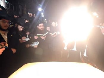 אמש: מעמד קידוש לבנה עם הרבי שליט"א מלך המשיח