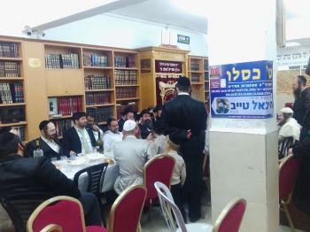 בבני ברק התוועדו השבת עם הרב טייב
