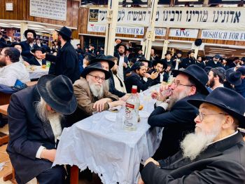 התוועדות ט׳- י׳ כסליו- חג הגאולה בבית משיח