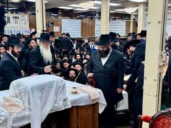 גלריית תמונות: כוס של ברכה בסיום סעודת משיח