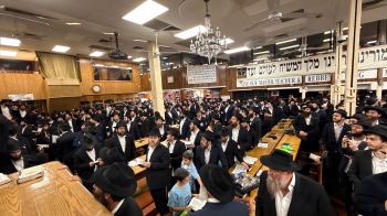 "סִלָּ֨ה כׇל־אַבִּירַ֤י ה' בְּקִרְבִּ֔י קָרָ֥א עָלַ֛י מוֹעֵ֖ד"
