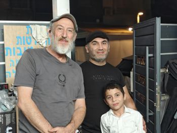 ליל הושענא רבה חסידי בשכונת ג'סי כהן