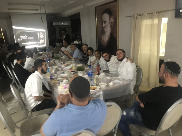 18-11-2019-11-03-46-מצגת-ושבת-שליחות-בישיבה2-758x569