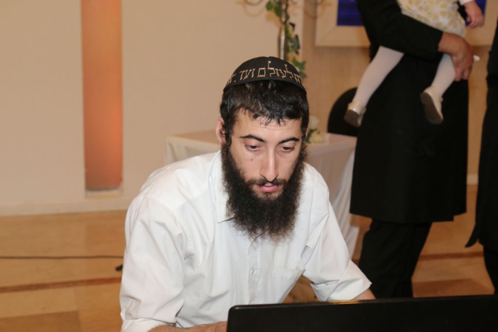 הרב מ.מ. זלמנוב - אחראי על ההקלטות בנחייג ונשמע 08-9493770