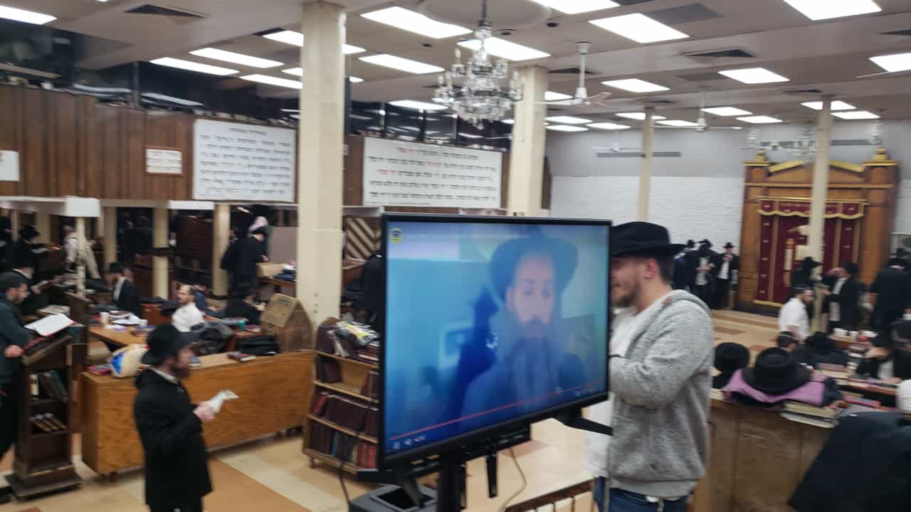 המסכים ב770 מול הרבי שליט"א מלך המשיח