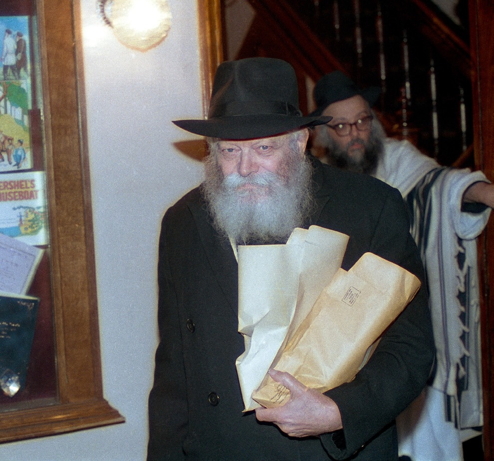 ביציאתו מחדרו הק', מוצאי יום כיפור