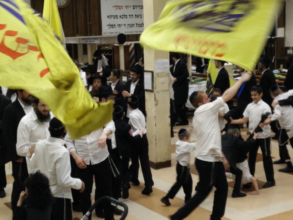 בשירה וזמרה וריקודים אל הגאולה