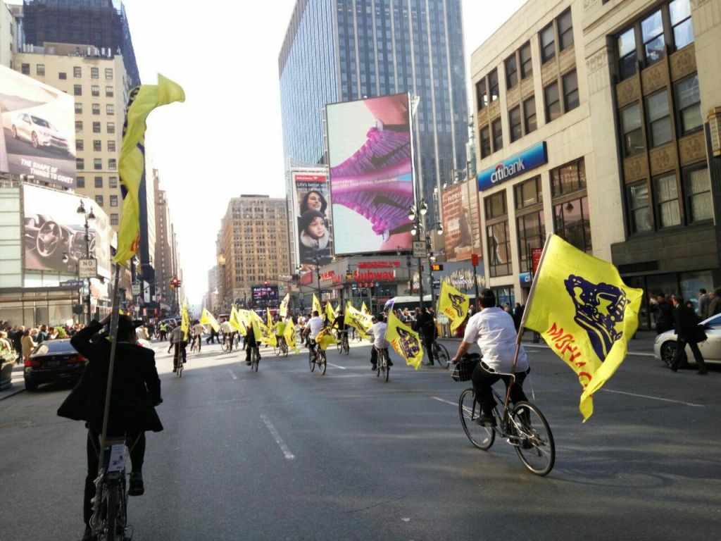 התמימים כיסו את ניו יורק בדגלי משיח