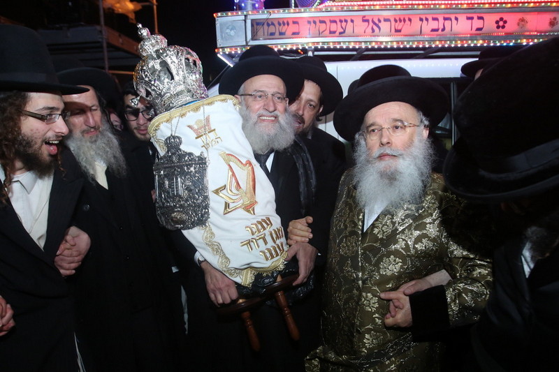 הכנסת ספר תורה לקבר דוד המלך