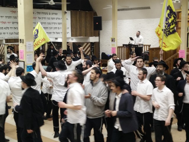 הוספה בריקודים ושמחה ב770 בז"ך אדר ראשון